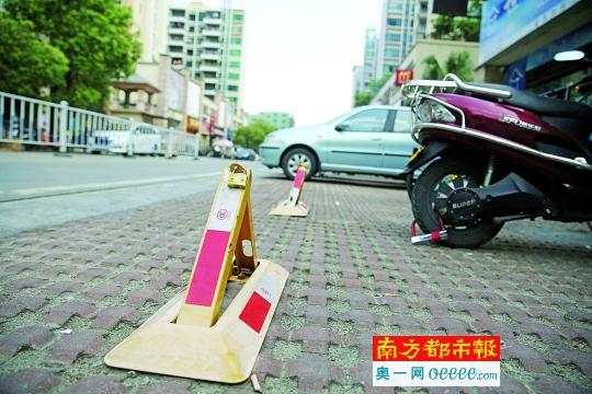 朗晴假日公共车位被“私占”业主停车难难难