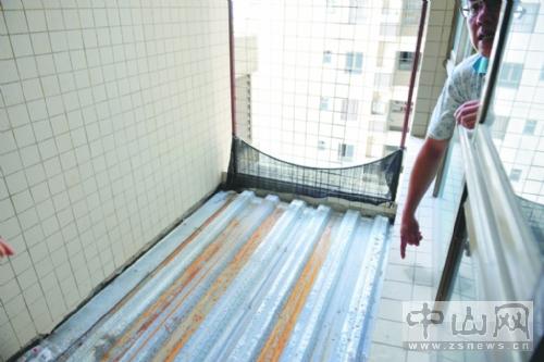 事发中山西区蓝波水岸华庭小区 加建房间危及整栋楼