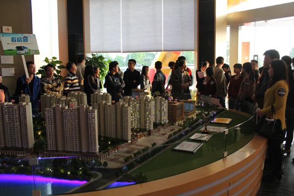 港口线中山看房团当场成交5套 深圳客买大户型