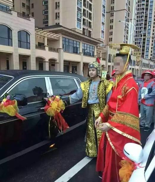 三乡"皇帝"奢豪婚礼 家长为金碧房地产老板财力雄厚