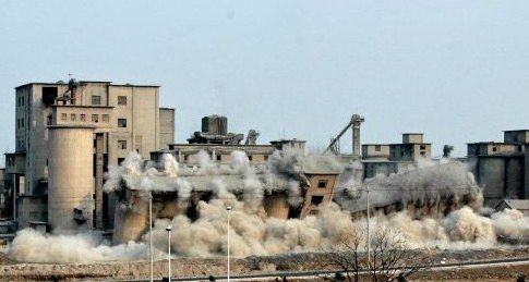 淮南定向爆破老水泥厂 将进行生态修复建公园(图)_频道-淮南_腾讯网