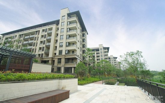 国贸仁皇携手滴滴打车 壕送百万打车抵用券_频