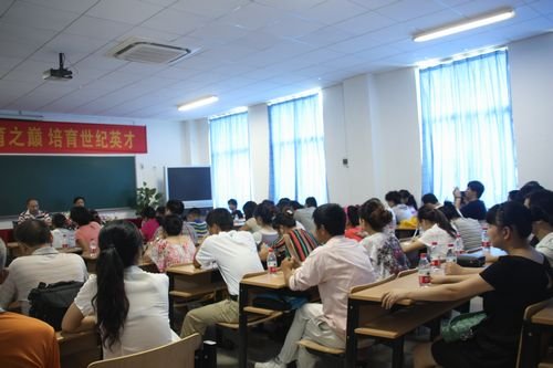 杭州二中校长叶翠微树兰实验学校开讲成长教育