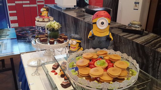 宝嘉誉峰露天汽车电影节 兔女郎陪你看《速度