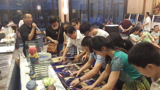 宝嘉誉峰露天汽车电影节 兔女郎陪你看《速度