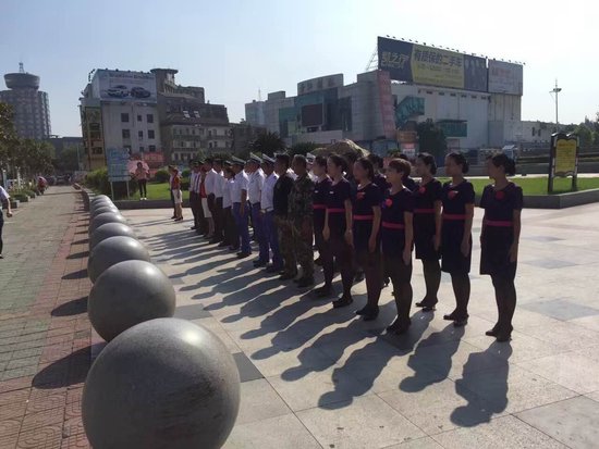 碧桂园物业特种兵空降潜江 引发夏天最热尖叫