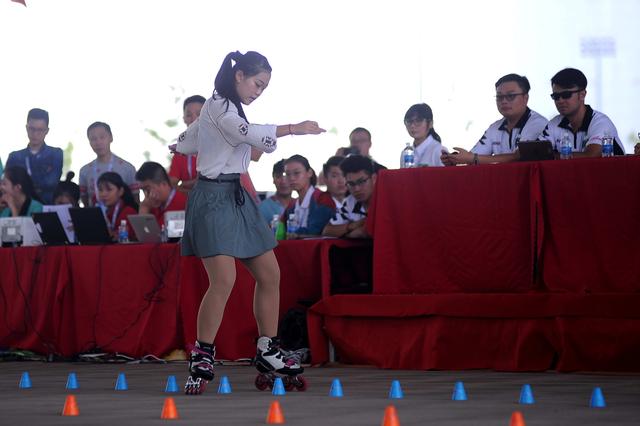 轮滑世锦赛中国队1日夺3金 "爆炸头"小哥成双冠王_大苏网_腾讯网