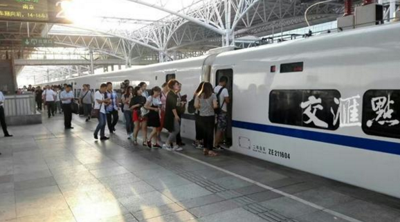 南京扬州通勤早班动车今晨首发 全程50分钟