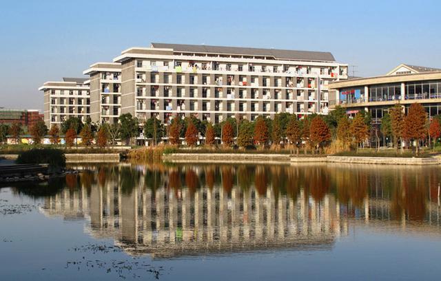 中国10所最美大学 <wbr>你的母校上榜了吗 中国最美10座大学 你的母校上榜了吗