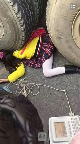 事故导致乘坐电动自行车的徐某(女,11岁)经医院抢救无效死亡,电动