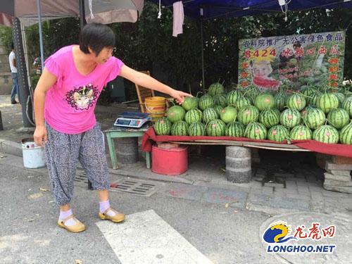 西瓜摊点一夜被偷两千多斤瓜 损失达五六千元