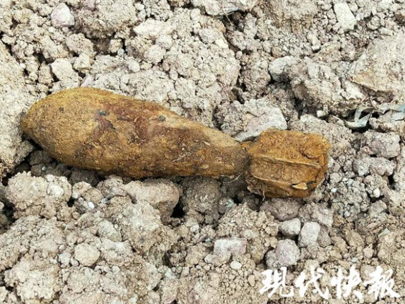 南京一工地挖出迫击炮弹 特警前往处置