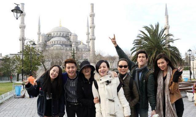 最高颜值旅行团《<em>花样姐姐</em>》今晚开播_地方站