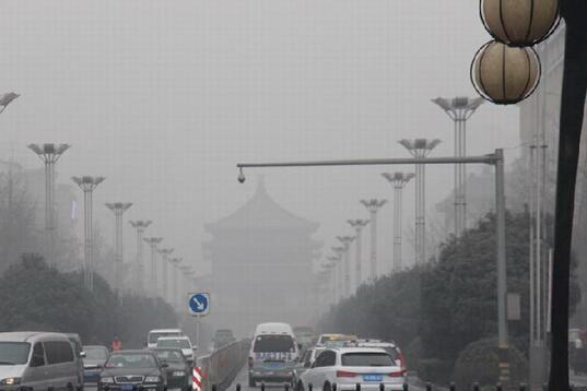 江苏全境遭雾霾袭城 官方称北方污染输送为主