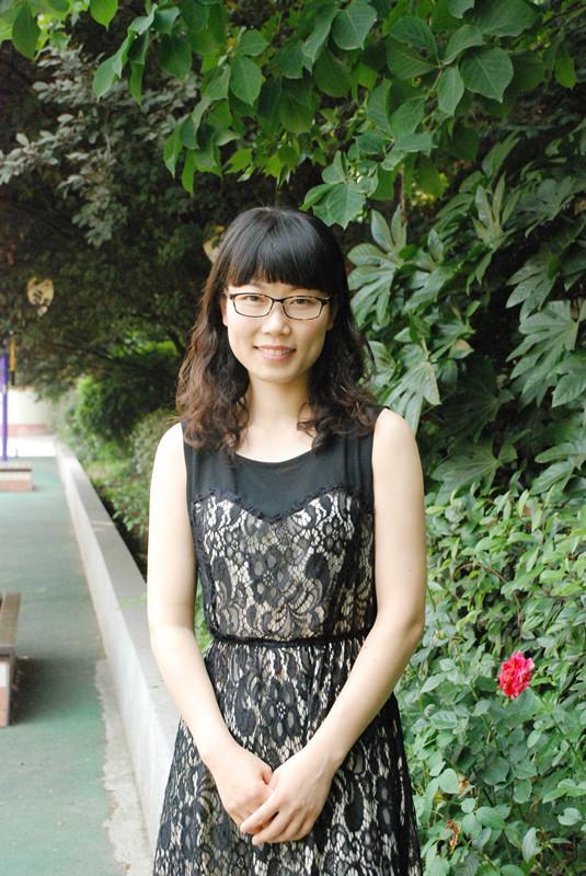 石鼓路小学刘鸣老师 她为孩子搭起一架书桥