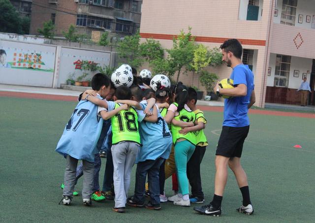 拉玛足球学院入驻南京 招募五百学员免费学足球