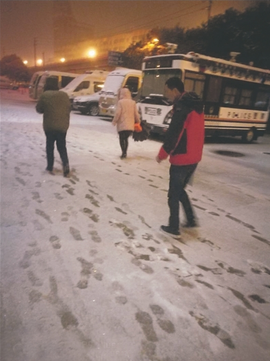 南通好老板顶着风雪驱车10小时护送员工千里救子