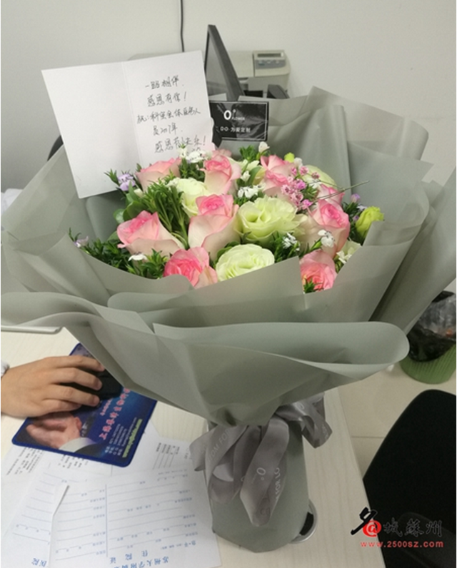 一大早,苏大附二院介入科的主任医师靳勇就收到了一束鲜花