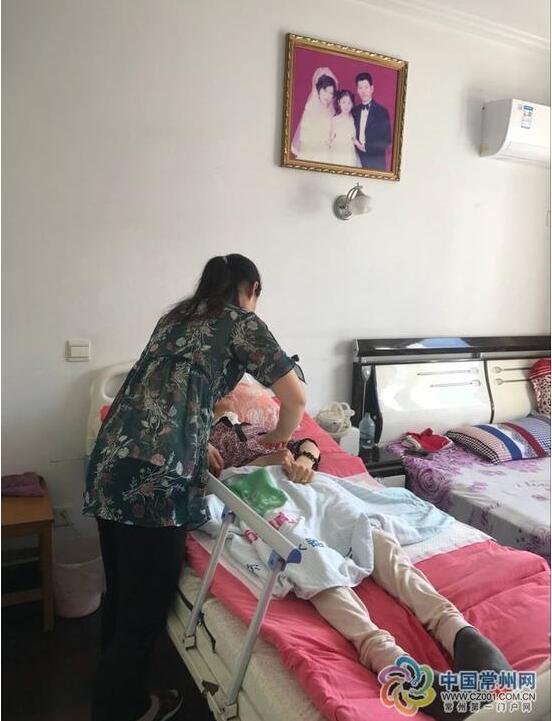 男子被撞成重伤 家人花百万救回命后成植物人