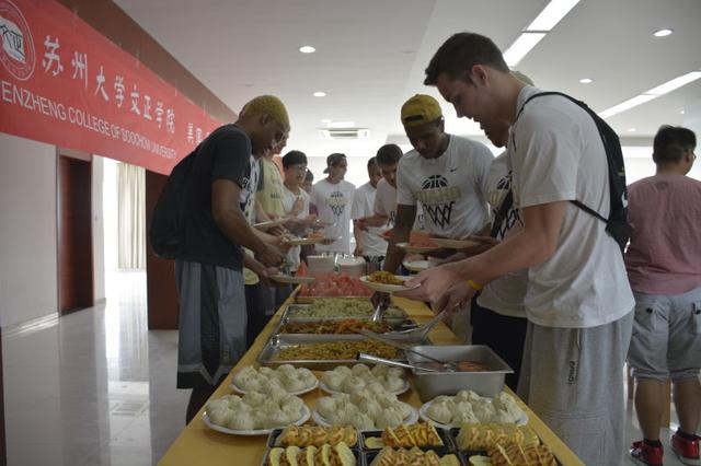 美国爱达荷大学篮球队拜访苏大文正学院