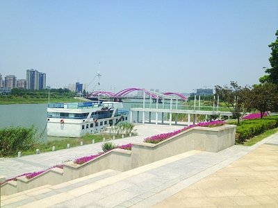 秦淮河堤成游乐场 水利局:已委托开发商管理