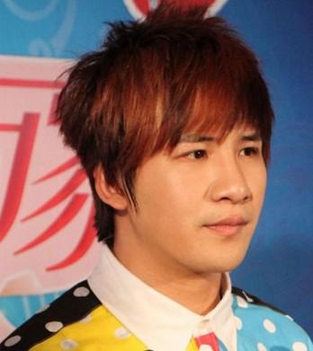 张伟春晚假唱之后再放言 韩国MV是给女人的毛