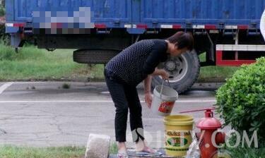 苏州:莲花小区居民经常私开消防栓偷水
