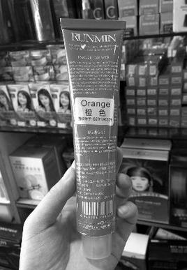 南京<em>女子</em>花100块做离子烫 一梳<em>头发大把</em>脱落_