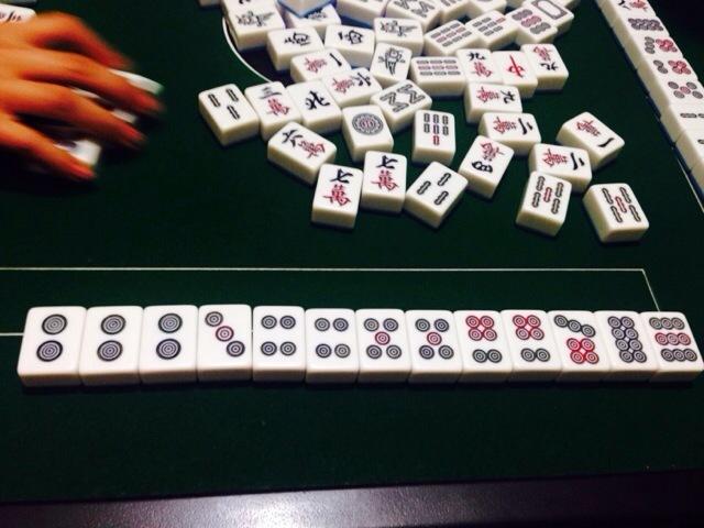 carrie佳丽鱼:过年打麻将手气一点也不骚!这个牌都没有上下来!