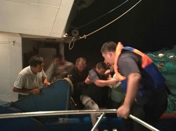 今日凌晨江苏盐城海域两渔船相撞 9人遇险