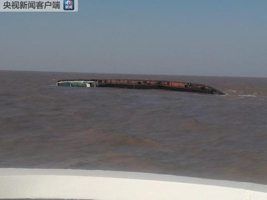 江苏燕尾港东海域一货轮沉没 3人获救3人失踪