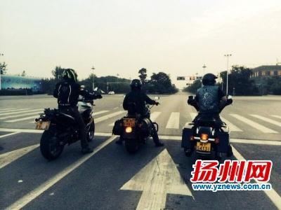 扬州“追风老男孩”开摩托去泰国 裸车价值23万