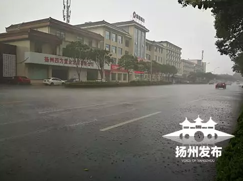 扬州高邮湖附近出现龙吸水 接下来要当心台风