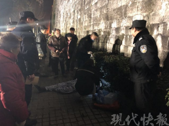 南京一老人从城墙坠落身亡 原因正在调查