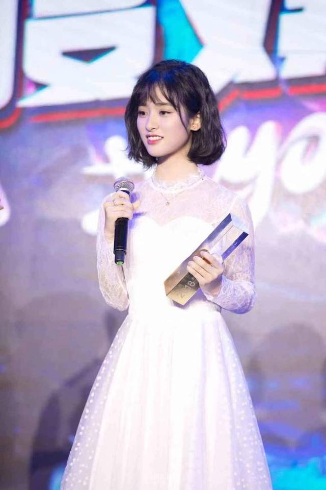 沈月获百度娱乐年度人物 元气少女暴风成长