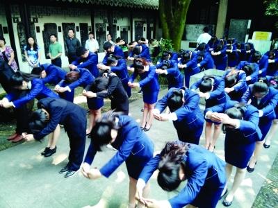 无锡举行"祭孔"仪式 行礼手势都有"讲究"