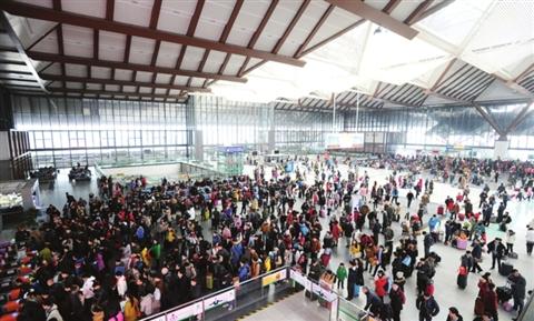 春运客流高峰 苏州火车站4日发送旅客超12万人