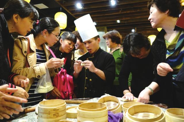 苏州20对母子(女)学做点心 寻找儿时味道