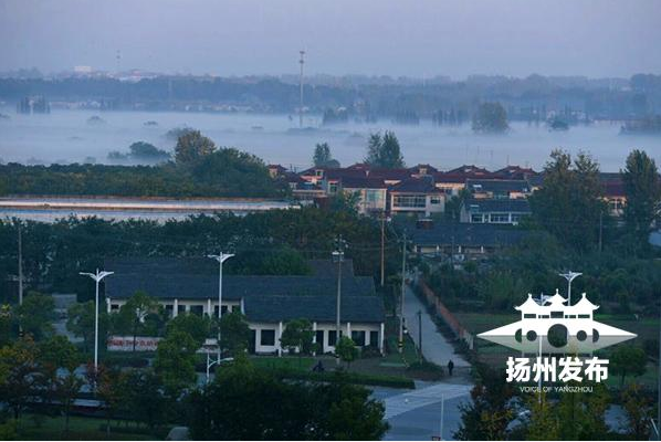 扬州火车站西北惊现“海市蜃楼” 其实是平流雾制造的错觉