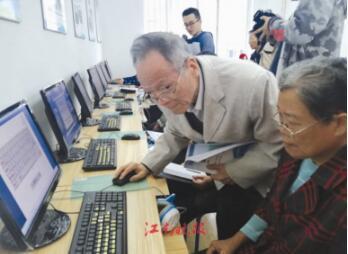 教授一家三口齐上阵 花20多年创&ldquo;汉字工具箱&rdquo;