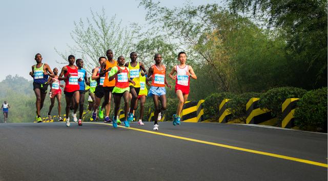 享最美赛道 品新鲜草莓 万名选手在溧马美溧