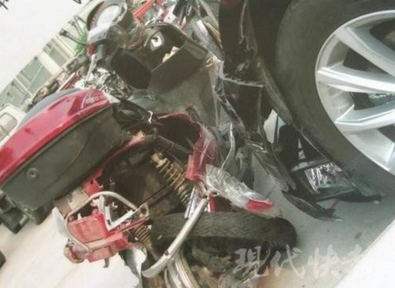 事发常州:无驾照的男上司代驾撞死人,女下属