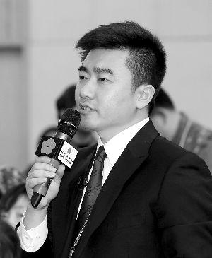 芮成钢提问骆家辉:坐经济舱是否因美国欠钱