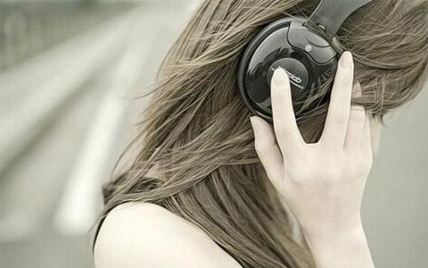 女子常年戴耳机大声听歌:突发性耳聋