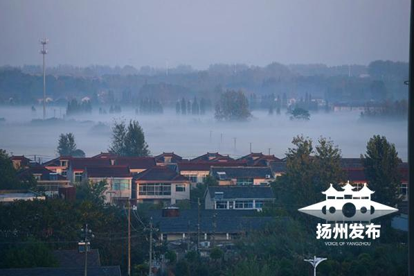 扬州火车站西北惊现“海市蜃楼” 其实是平流雾制造的错觉