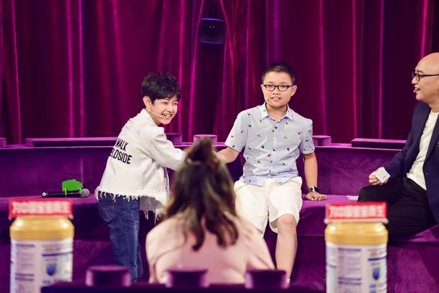 《了不起的孩子》变《最强大脑》?11岁男孩魔方炫技_大苏网_腾讯网