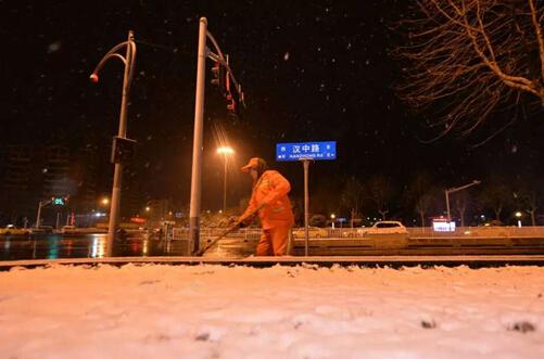 世纪寒流织爱行动 一条围巾一份关爱_大苏网_