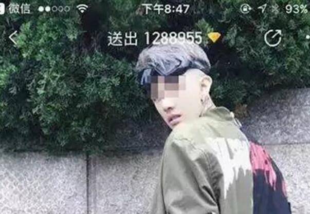 常州16岁女学生 花65万学费打赏帅气男主播