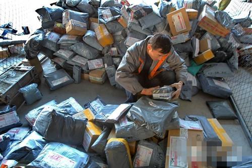 快递包裹今后实行实名登记 物品先验视后封箱