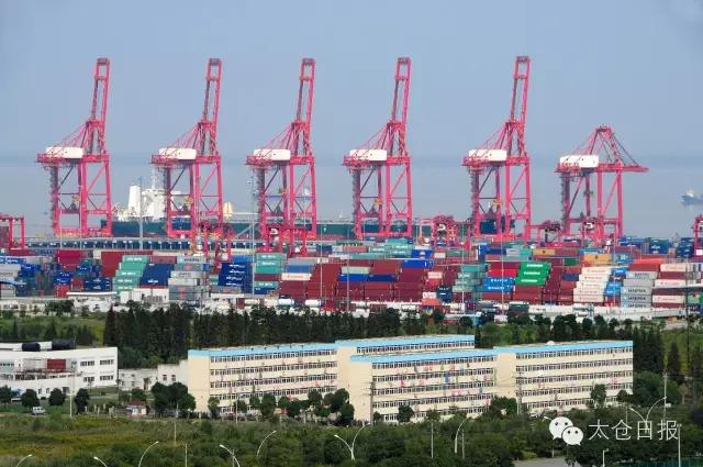 世界集装箱港口排名_港口集装箱图片